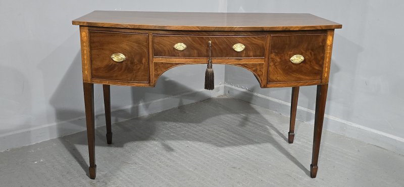 Georgian Mahogany Sideboard of Small Proportions